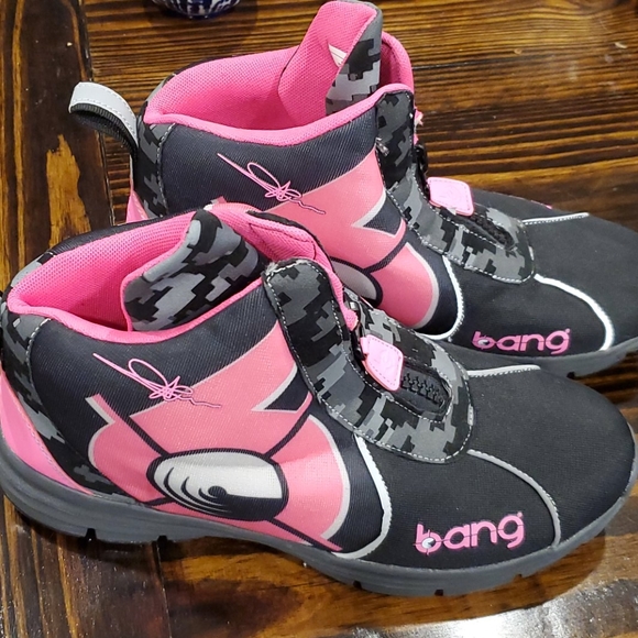 light pink workout shoes